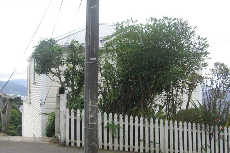 Photo of property in 14 Dorking Road, Brooklyn, Wellington, 6021