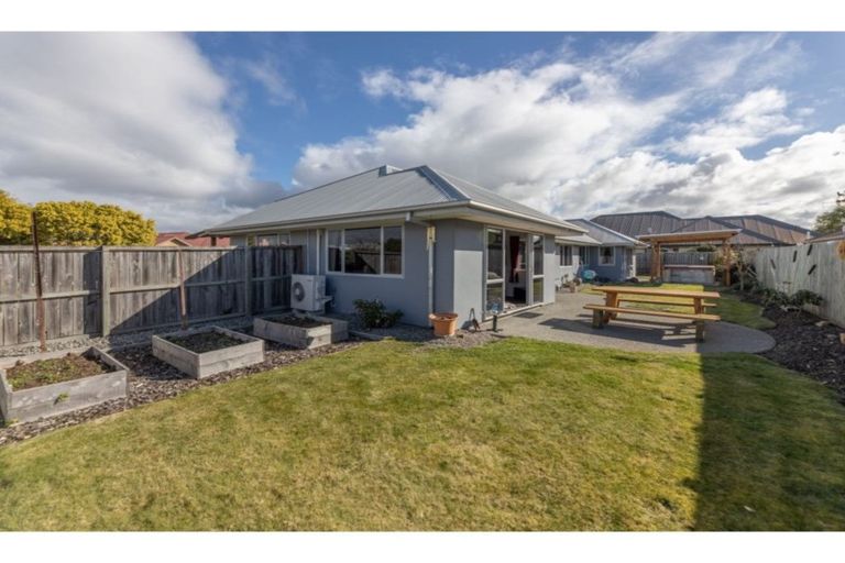 Photo of property in 2 Evergreen Place, Parklands, Christchurch, 8083