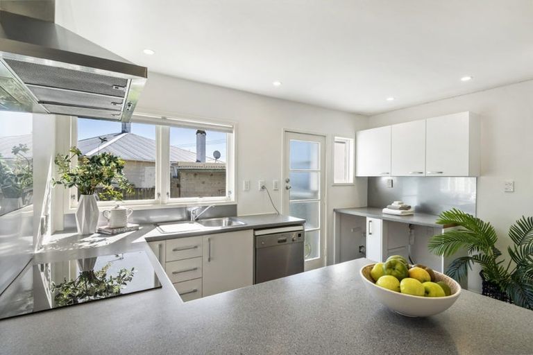 Photo of property in 3/67 Vauxhall Road, Devonport, Auckland, 0624