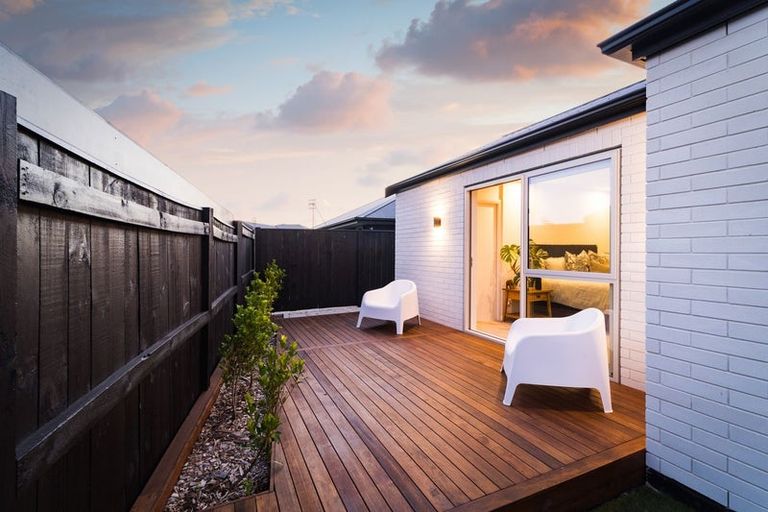 Photo of property in 6 Solitude Crescent, Kelvin Grove, 4414