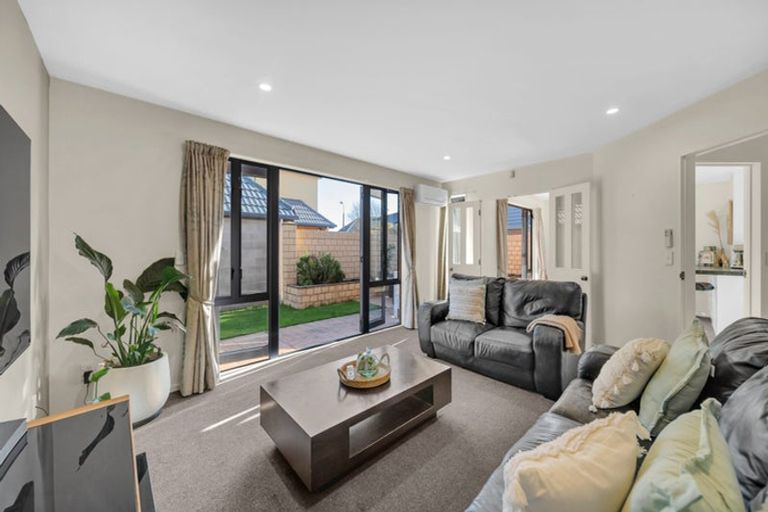 Photo of property in 32a Berkshire Drive, Avonhead, Christchurch, 8042