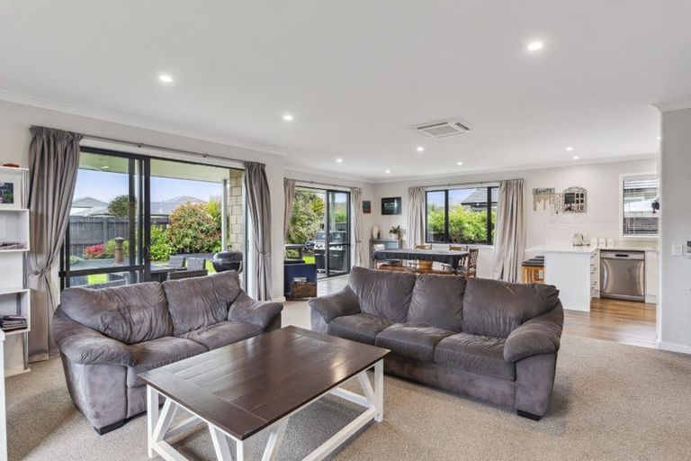 Photo of property in 8 Christow Court, Paraparaumu, 5032