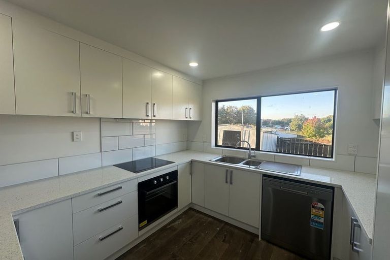 Photo of property in 155 Botany Road, Botany Downs, Auckland, 2010