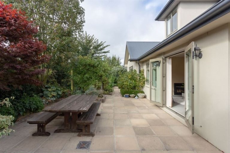 Photo of property in 71 Jeffreys Road, Fendalton, Christchurch, 8052