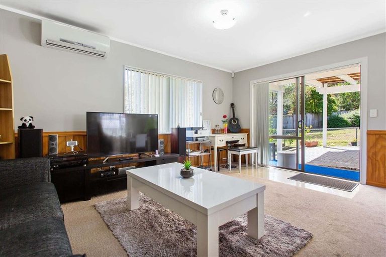 Photo of property in 2/134 Spinella Drive, Bayview, Auckland, 0629