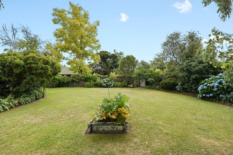 Photo of property in 37 Bouverie Crescent, Flagstaff, Hamilton, 3210