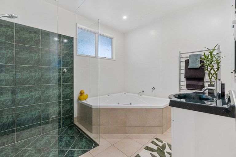 Photo of property in 4 Evelyn Place, Welbourn, New Plymouth, 4310