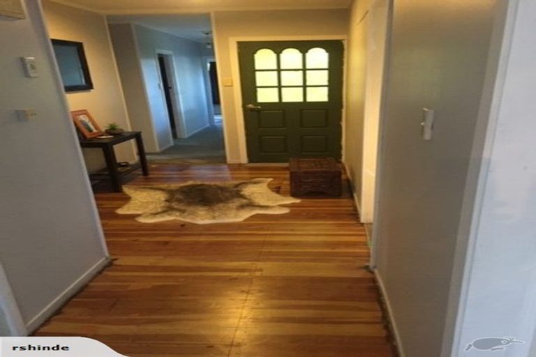 Photo of property in 1/4 Kaurilands Road, Titirangi, Auckland, 0604