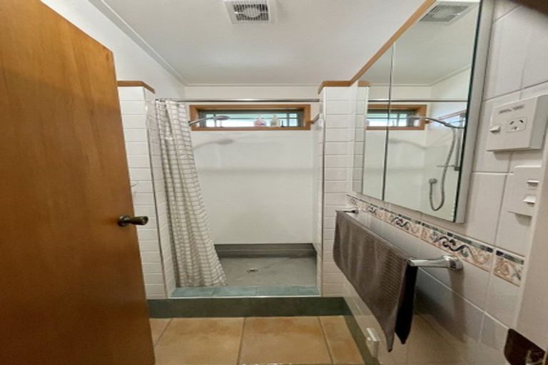 Photo of property in 11 Cheriton Road, Mellons Bay, Auckland, 2014