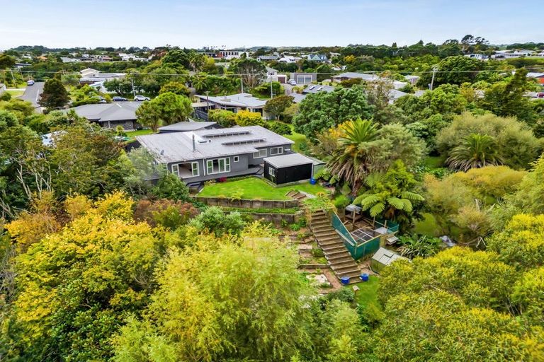 Photo of property in 82 Wairau Road, Oakura, 4314