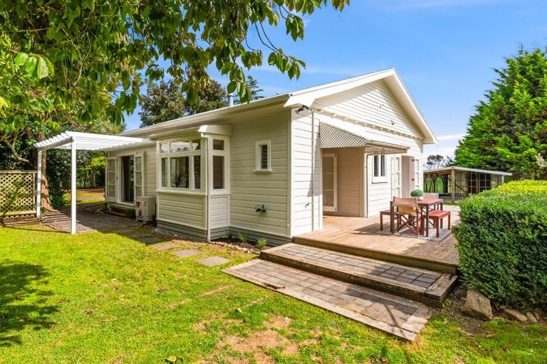 Photo of property in 435 Tararua Road, Levin, 5571