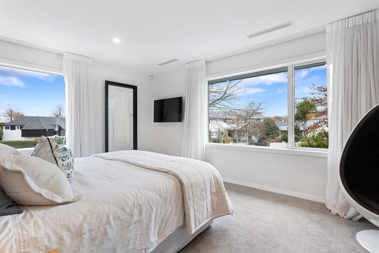 Photo of property in 2 Snowdon Road, Fendalton, Christchurch, 8052