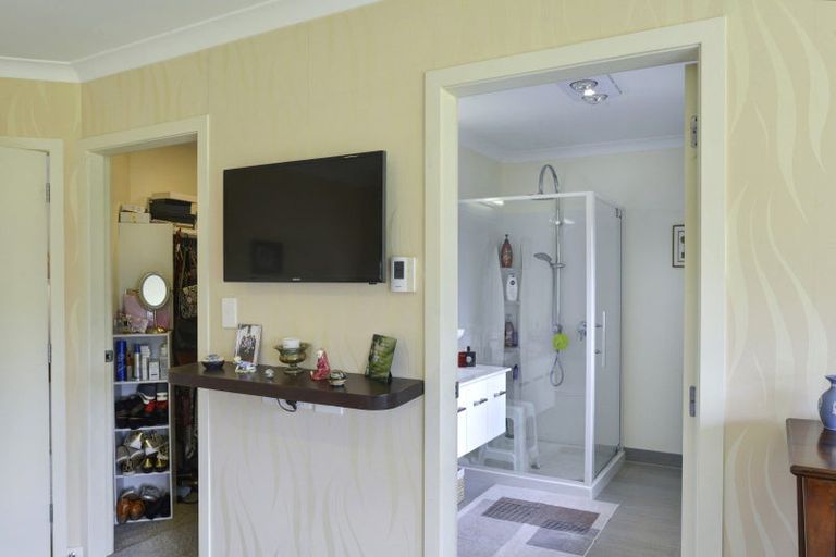 Photo of property in 5 Tararua Crescent, Carterton, 5713