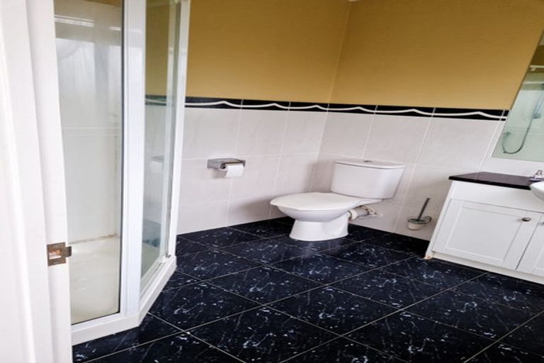 Photo of property in 17 Maidstone Place, Oteha, Auckland, 0632