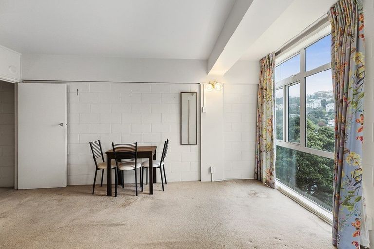 Photo of property in Fairmont Flats, 2d/20 Maarama Crescent, Aro Valley, Wellington, 6021