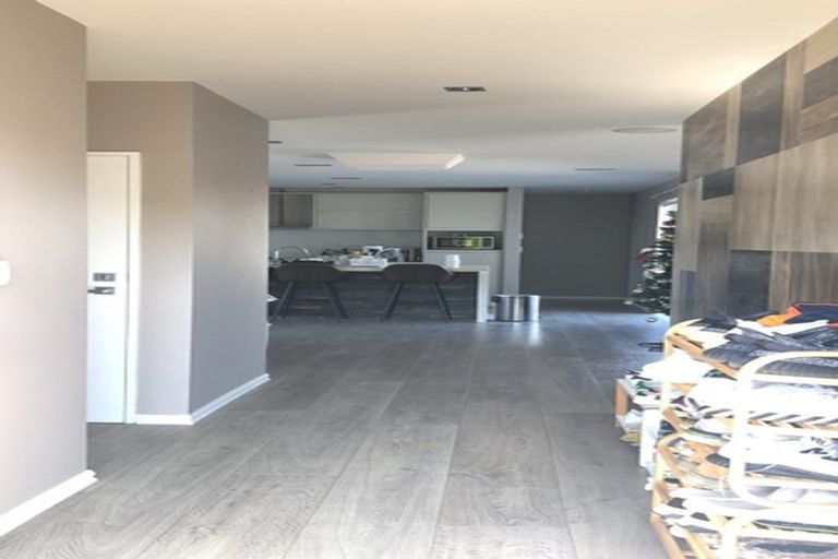 Photo of property in 24 Harrowglen Drive, Northcross, Auckland, 0632