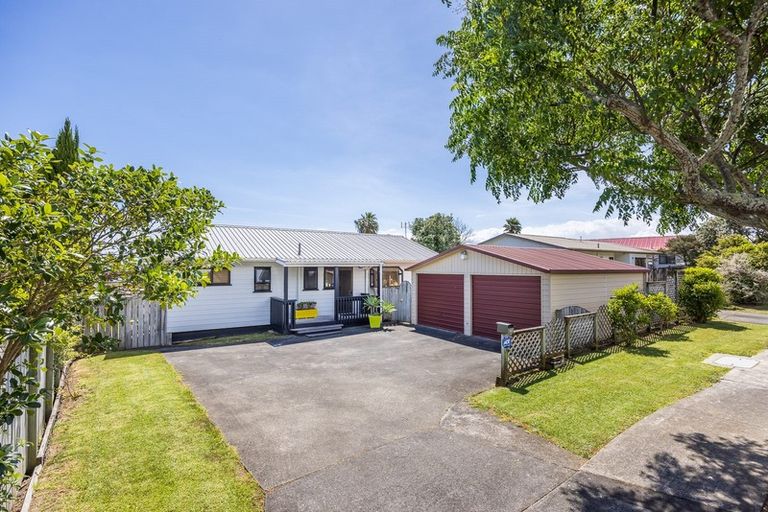 Photo of property in 32 Wai Iti Place, Clendon Park, Auckland, 2103