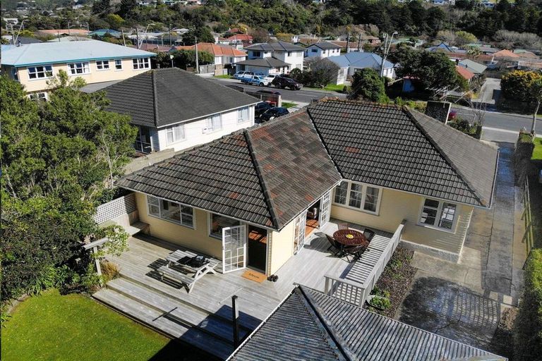 Photo of property in 6 Hinau Street, Tawa, Wellington, 5028