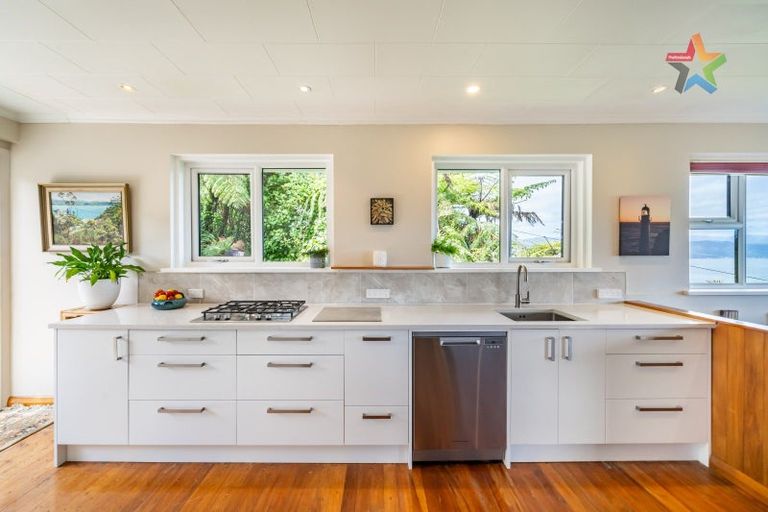 Photo of property in 46 Maungaraki Road, Korokoro, Lower Hutt, 5012