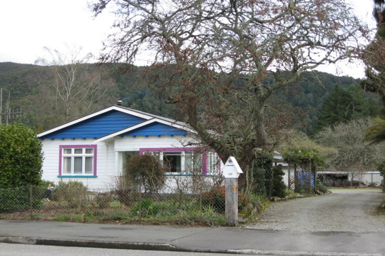 Photo of property in 108 Fairfax Street, Murchison, 7007