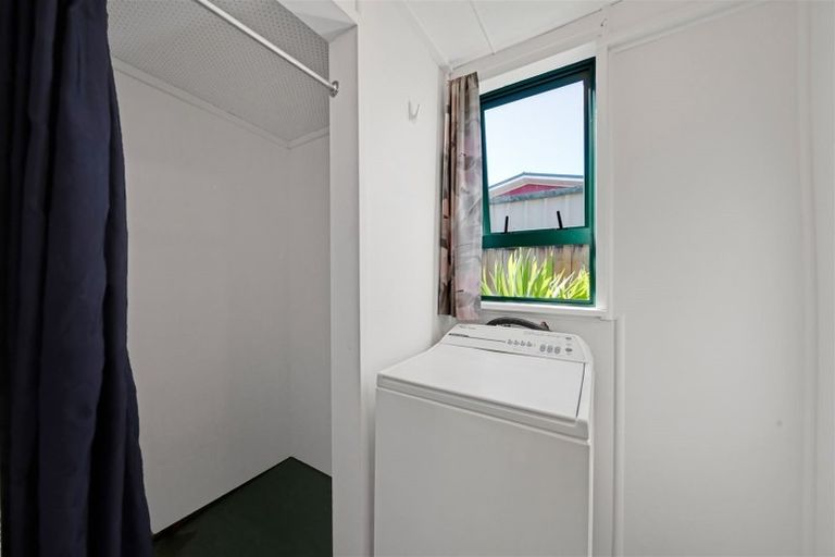 Photo of property in 59 Fifth Avenue, Urenui, 4377