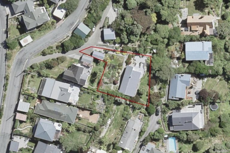 Photo of property in 4 Fortification Road, Karaka Bays, Wellington, 6022