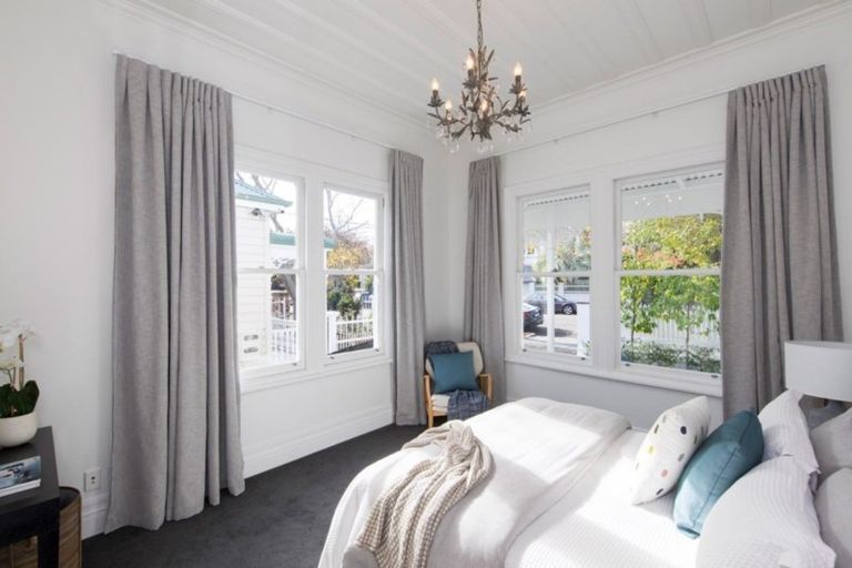 Photo of property in 34 Sentinel Road, Herne Bay, Auckland, 1011