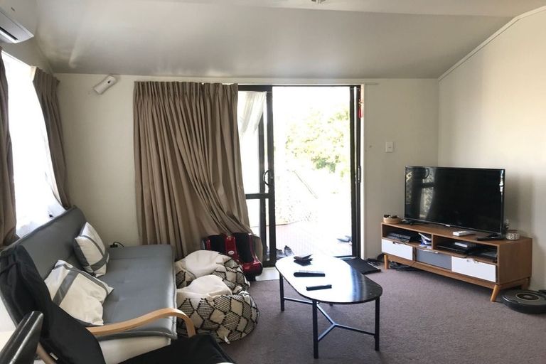 Photo of property in 7a Tirimoana Road, Te Atatu South, Auckland, 0602