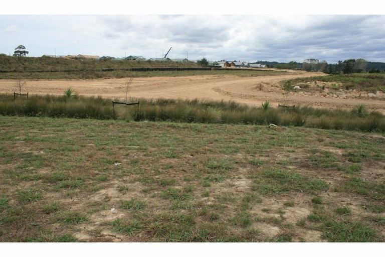 Photo of property in 42 Jane Maree Road, Kumeu, 0810