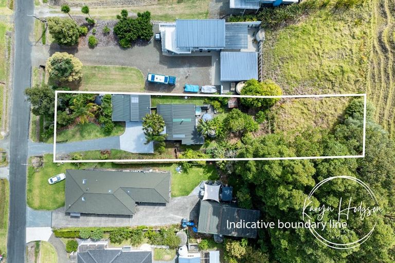 Photo of property in 10 Regent Street, Whakapirau, Maungaturoto, 0583