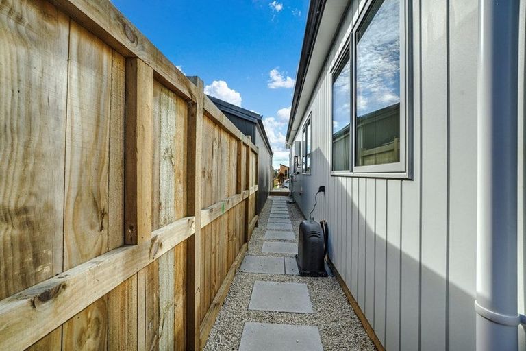 Photo of property in 39 Horokaka Street, Massey, 0614