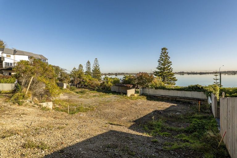 Photo of property in 2/1 The Brae, Mount Pleasant, Christchurch, 8081