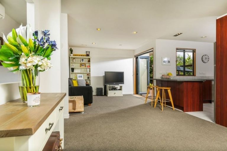 Photo of property in 2 Te Wharau Drive, Greenhithe, Auckland, 0632