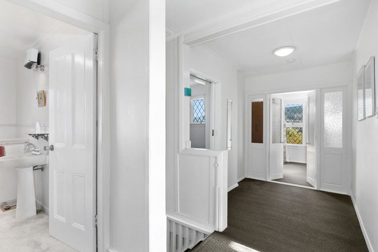 Photo of property in 18 Howard Street, Macandrew Bay, Dunedin, 9014