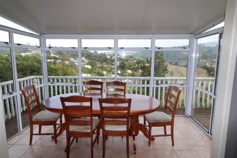 Photo of property in 32 Castle Crescent, Stokes Valley, Lower Hutt, 5019