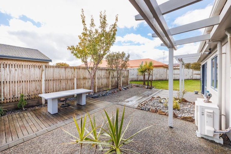 Photo of property in 1 Sycamore Crescent, Fitzherbert, Palmerston North, 4410