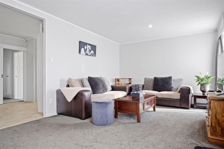 Photo of property in 13 Carbery Place, Manurewa, Auckland, 2102