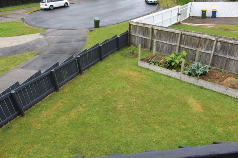 Photo of property in 1/8 Louise Place, West Harbour, Auckland, 0618