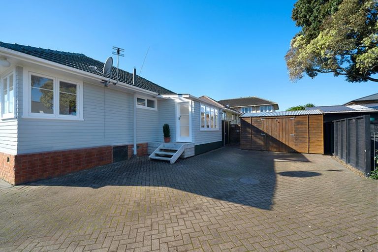 Photo of property in 1/18 Strid Road, Te Atatu South, Auckland, 0610