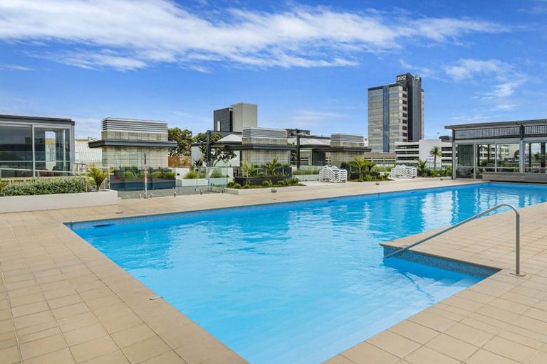 Photo of property in Sentinel Apartments, 905/3 Northcroft Street, Takapuna, Auckland, 0622