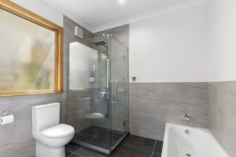 Photo of property in 156 Nevay Road, Karaka Bays, Wellington, 6022