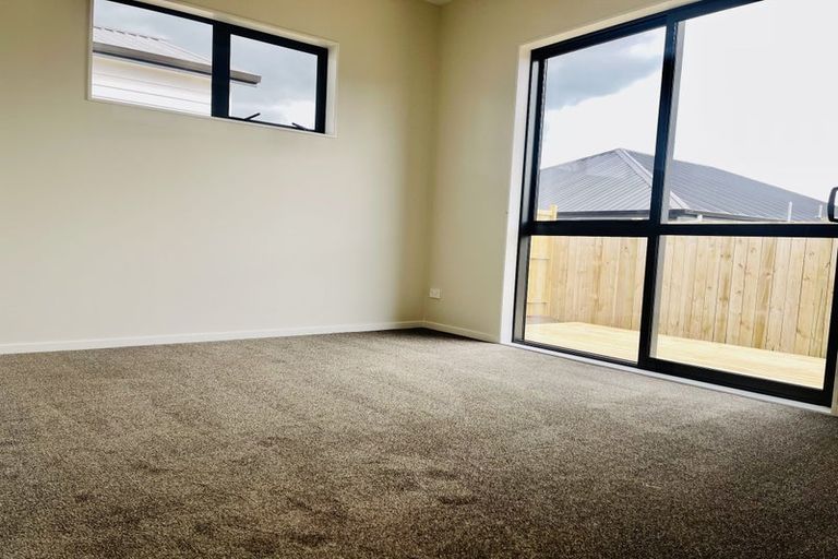 Photo of property in 21 Cronshaw Road, Karaka, 2113