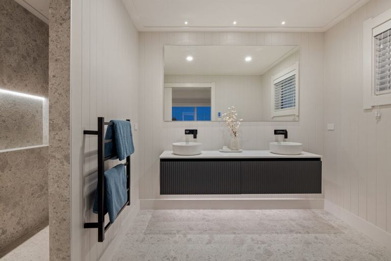 Photo of property in 71 Oak Road, Poraiti, Napier, 4112