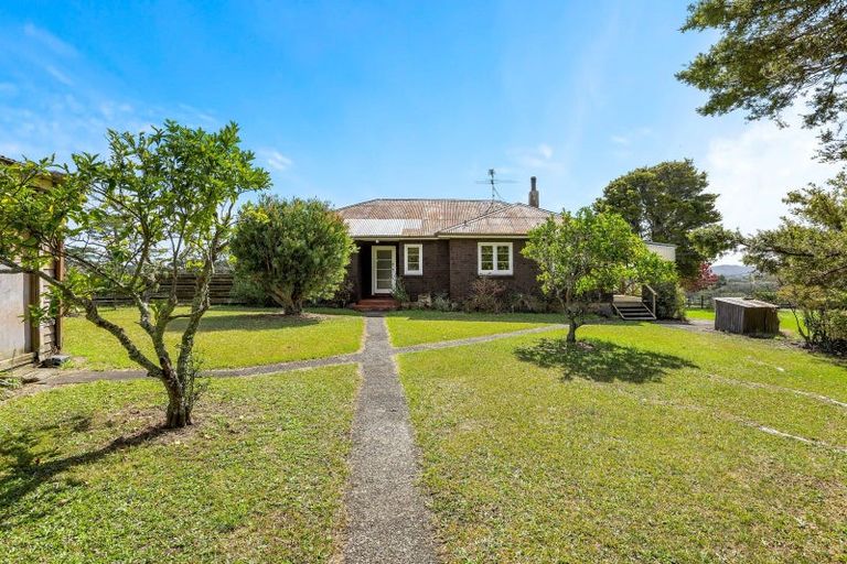 Photo of property in 154 Tawa Road, Kumeu, 0891