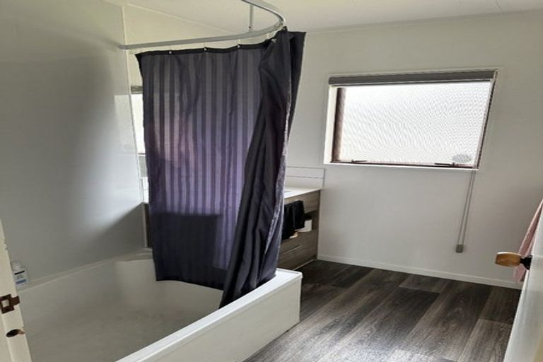 Photo of property in 22b Sandleigh Road, Hamilton Lake, Hamilton, 3204