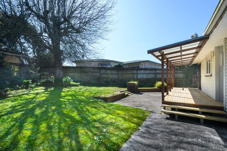 Photo of property in 6 Palmer Avenue, Glen Eden, Auckland, 0602