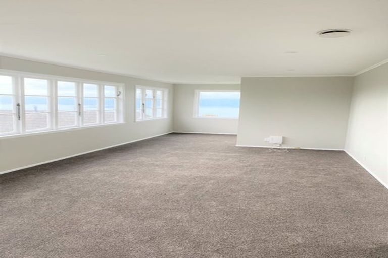 Photo of property in 94 Nicholson Road, Khandallah, Wellington, 6035