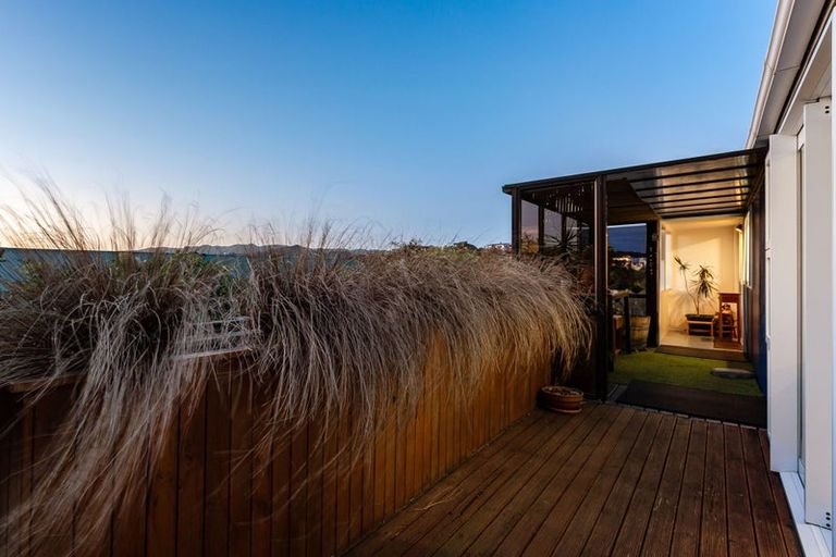 Photo of property in 2/11 Mervyn Place, Plimmerton, Porirua, 5026