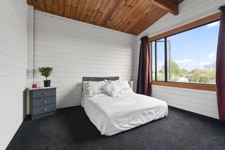 Photo of property in 12 Woodend Road, Woodend, 7610