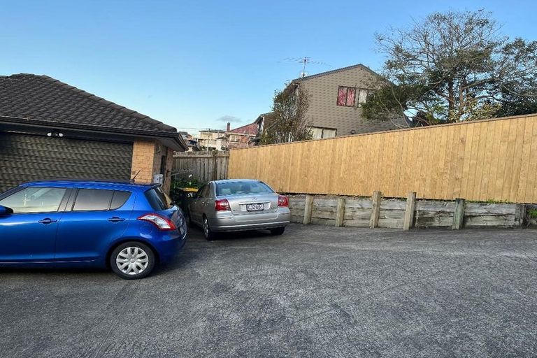 Photo of property in 1 Glengarry Road, Glen Eden, Auckland, 0602